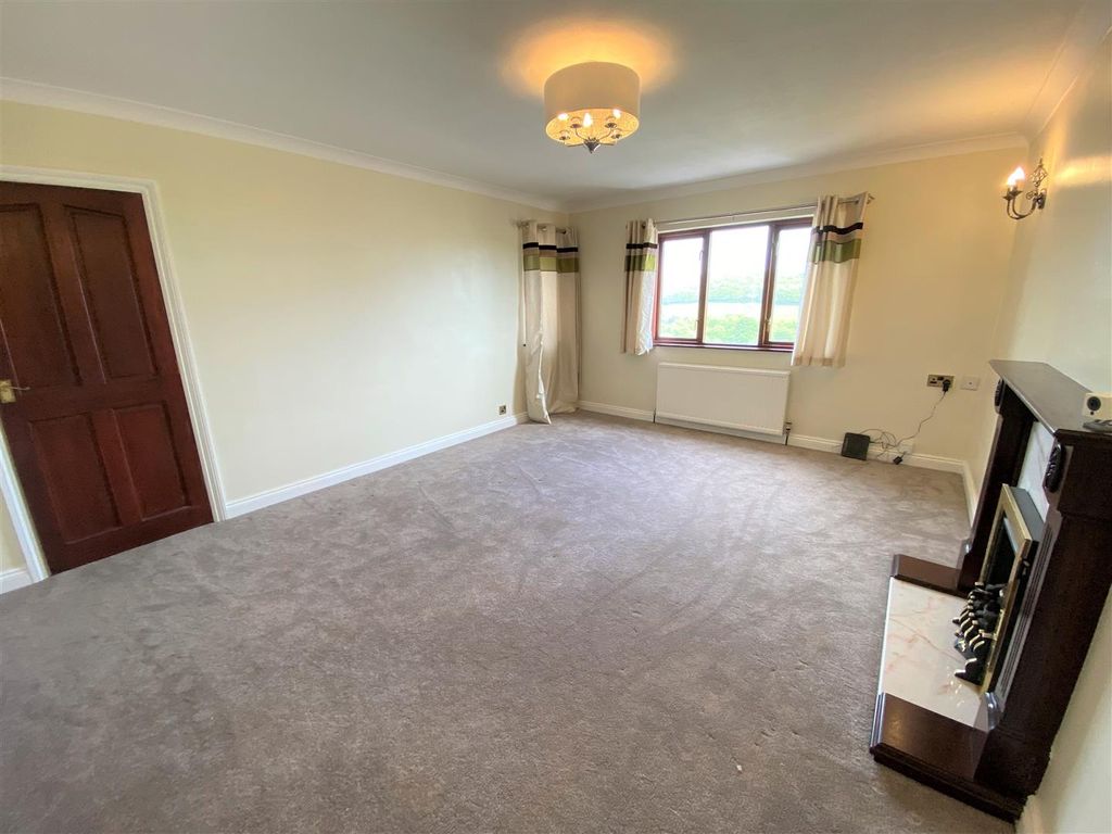Property photo 3 of 13 129Bradfordrd4.Jpg