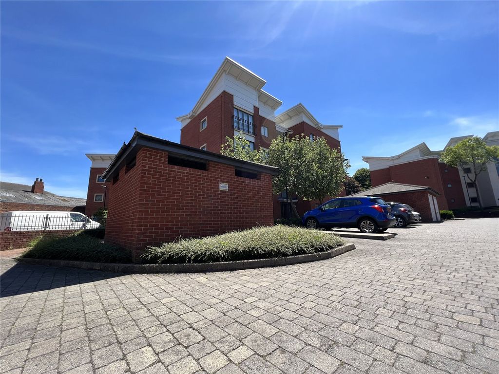 Property photo 1 of 10 Front