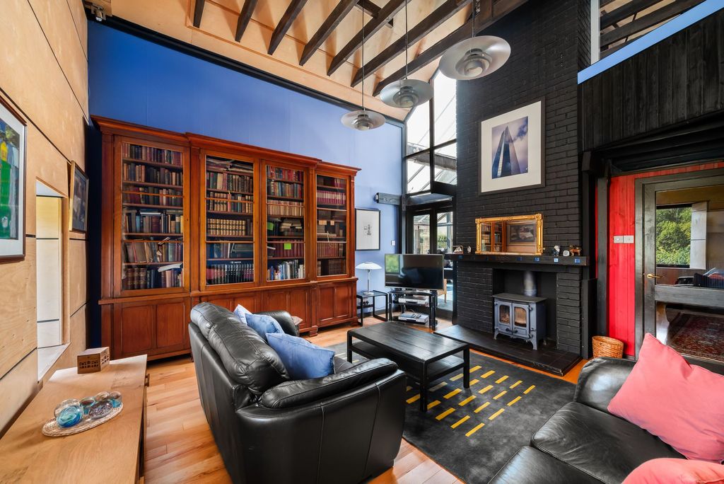 Property photo 3 of 25