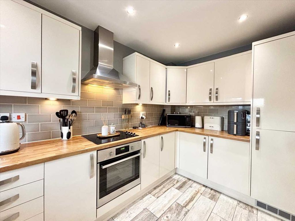 Property photo 3 of 30