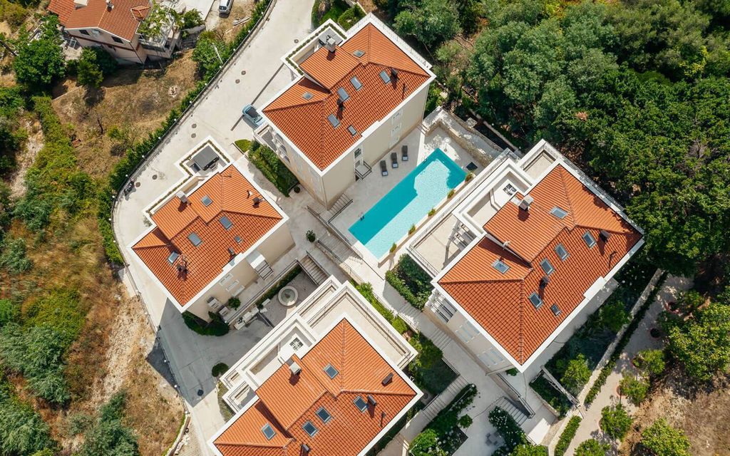 Property photo 3 of 42 <Alttext/>