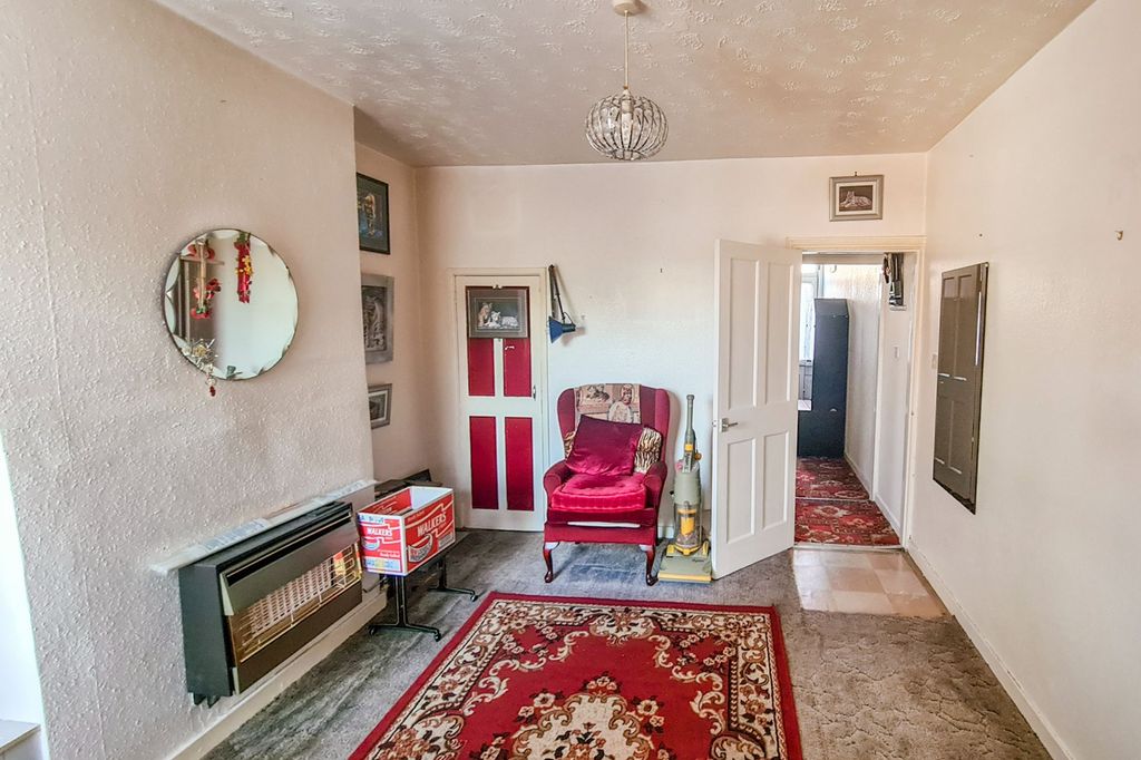 Property photo 3 of 12 34 Terry Road, Coventry, CV1 2Aw