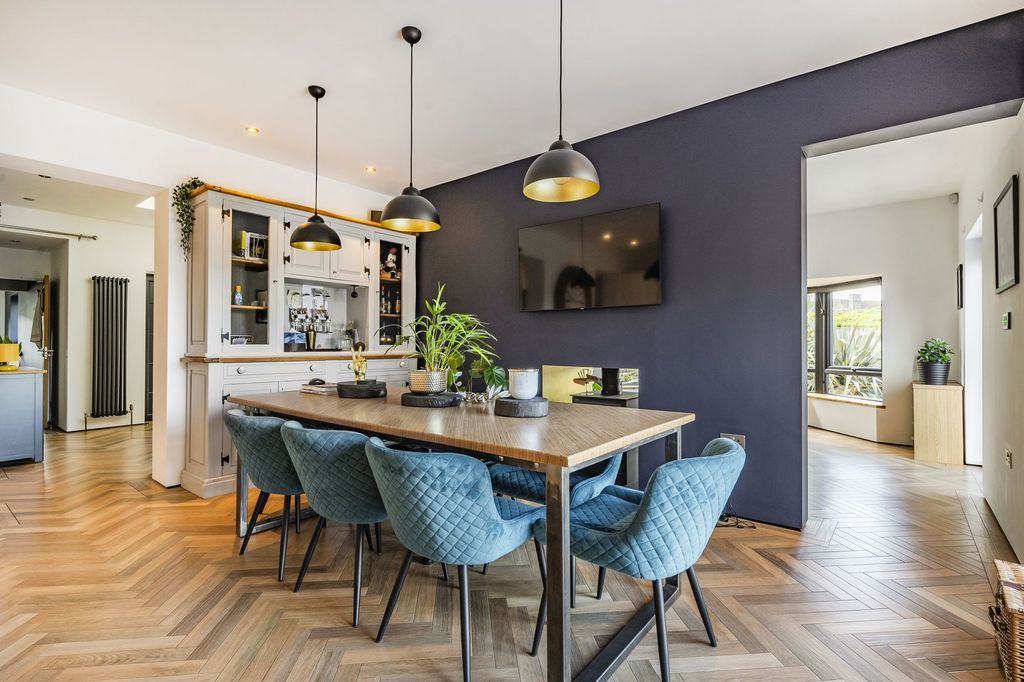 Property photo 3 of 38 Kitchen/Breakfast Room