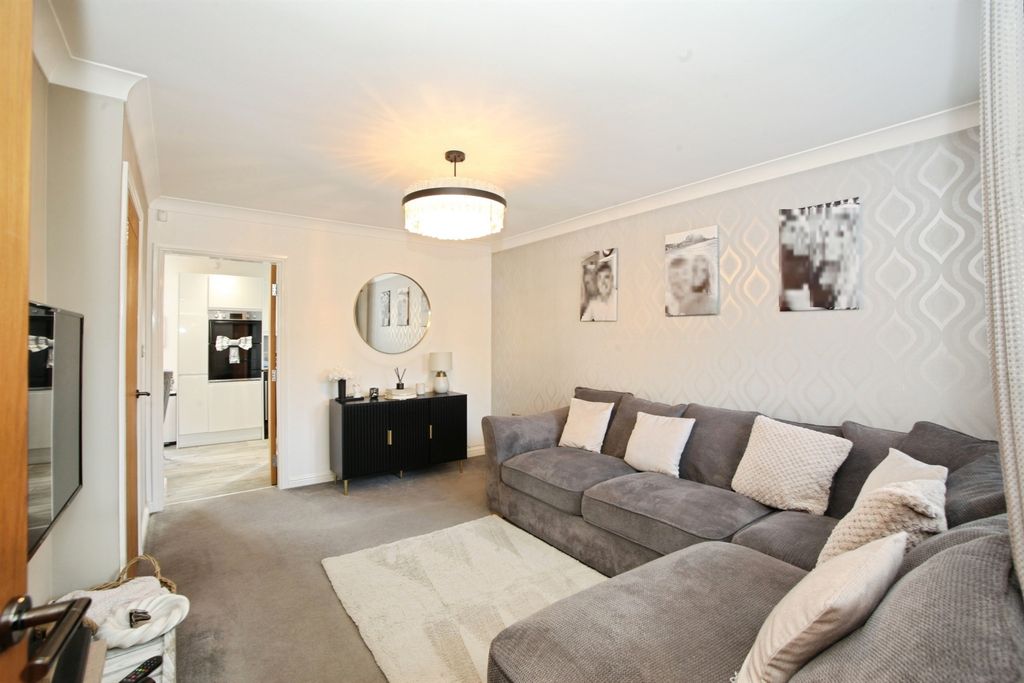 Property photo 3 of 25