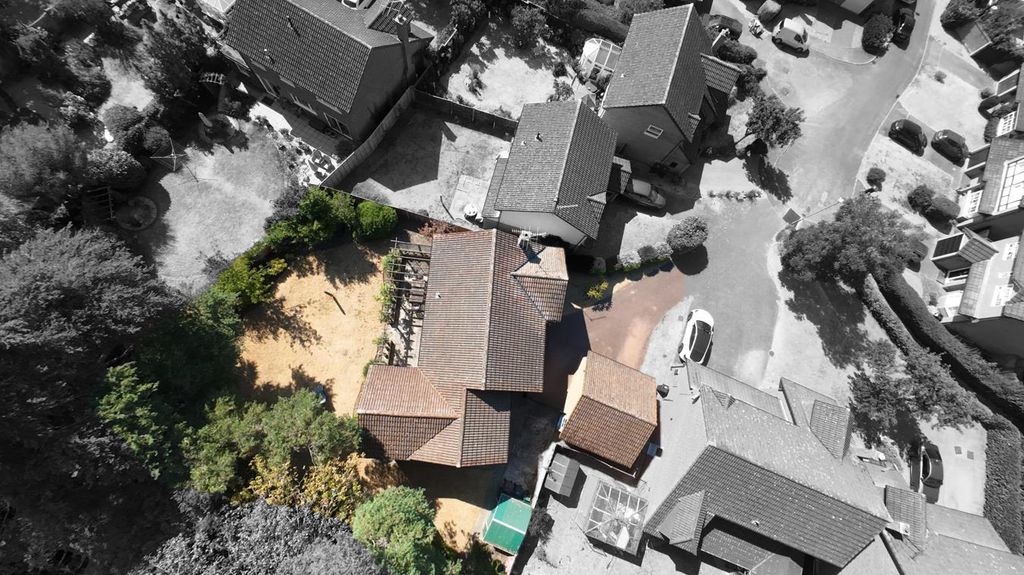 Property photo 2 of 22 Thorpe Park .Png