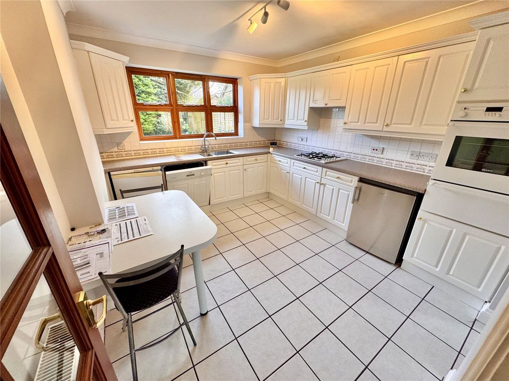 Property photo 3 of 19 Kitchen