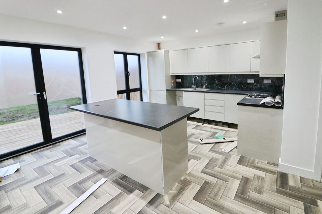 Property photo 1 of 10 Picture No. 06