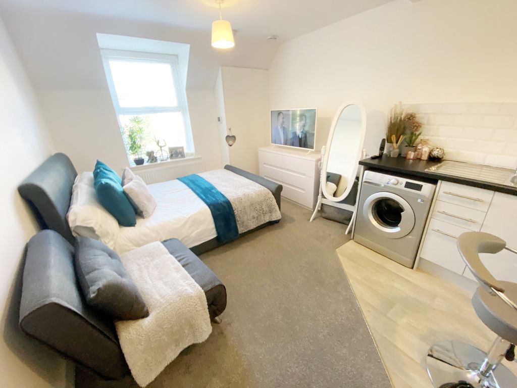 Property photo 1 of 6 Studio To Rent Fernwood Court, Bournemouth Bh1
