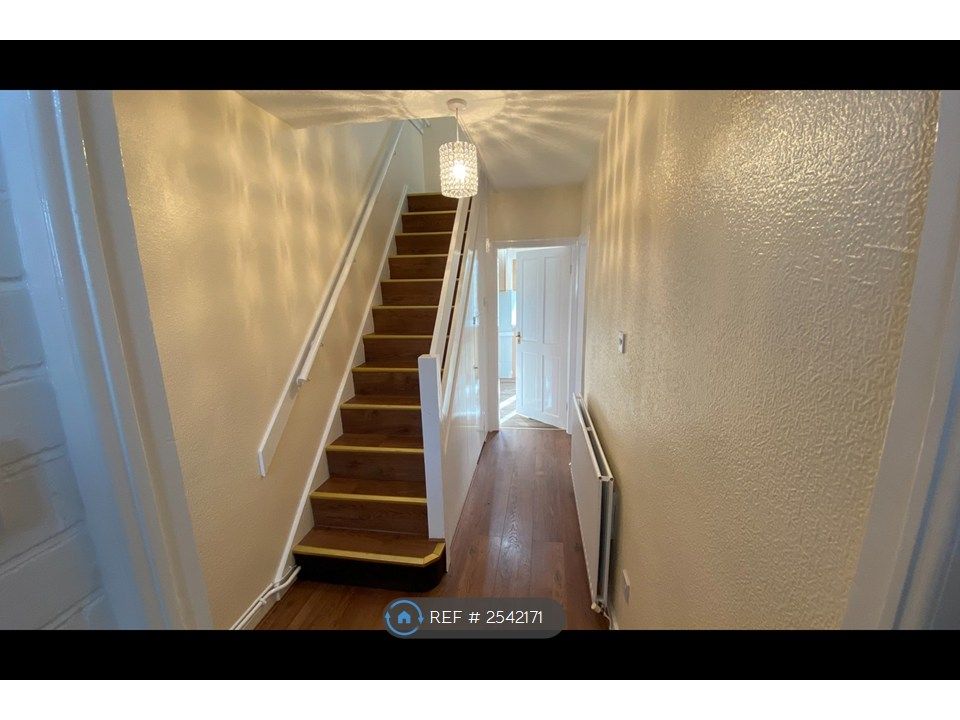 Property photo 3 of 21 Hallway