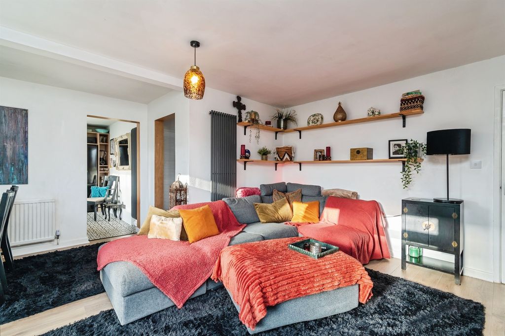 Property photo 3 of 17