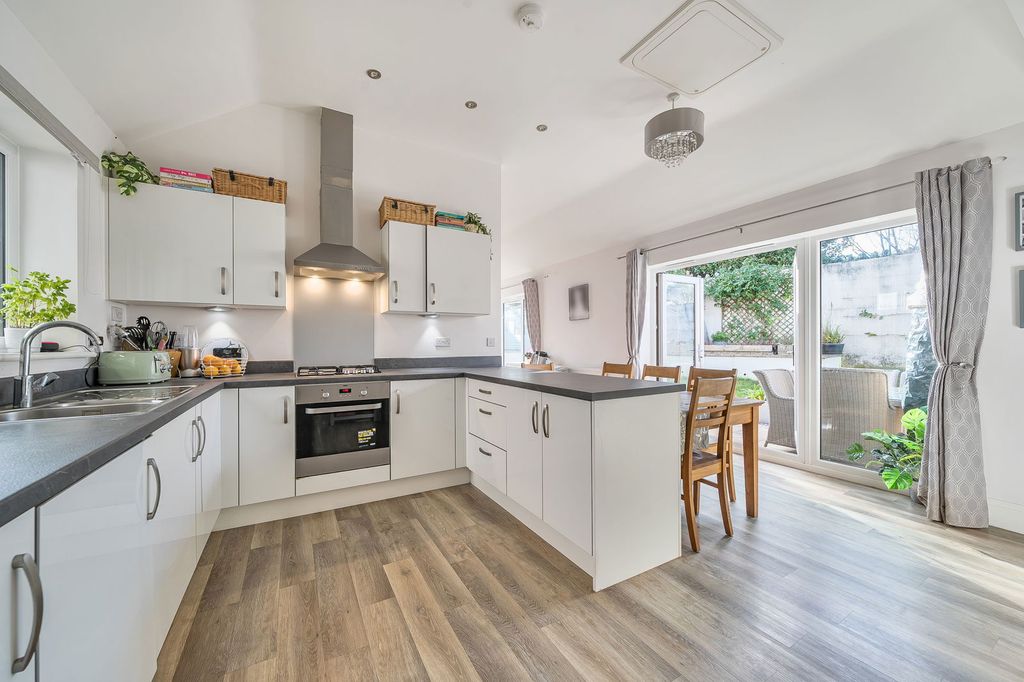 Property photo 2 of 22