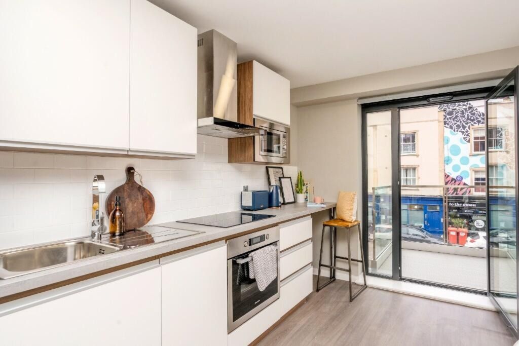 Property photo 2 of 10 Kitchen