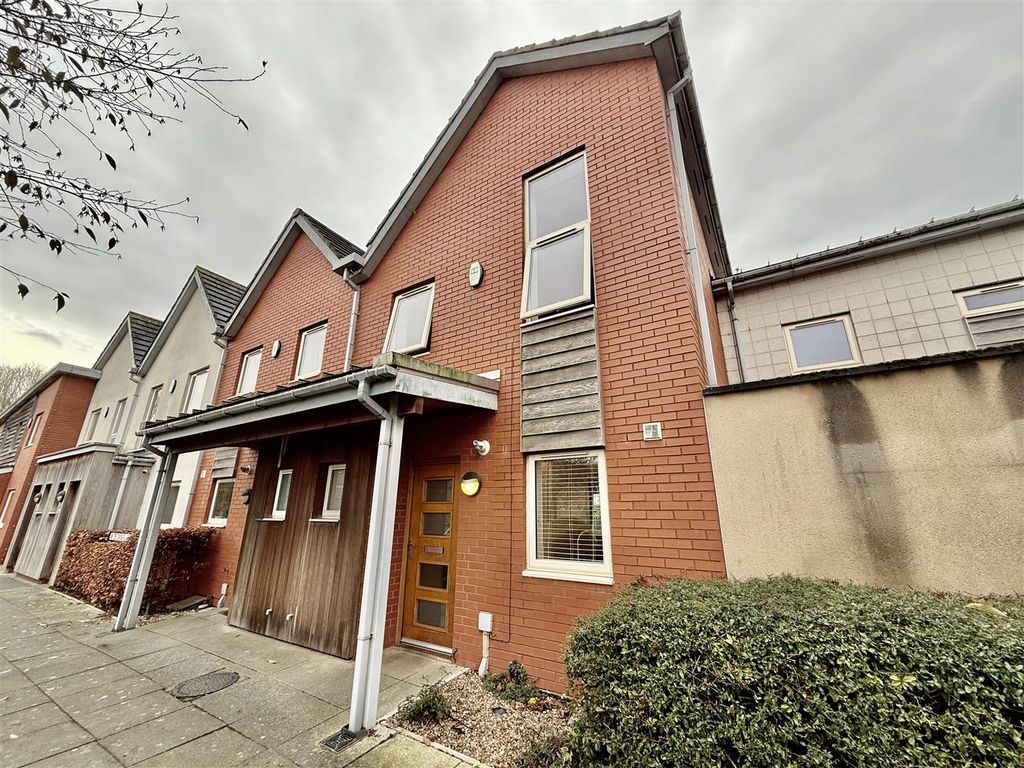 Property photo 1 of 19 External