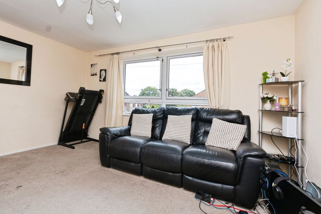 Property photo 3 of 12