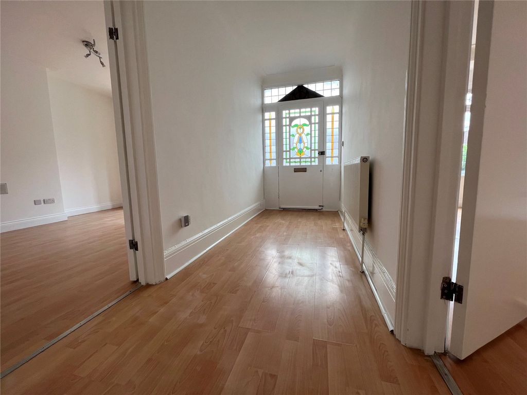 Property photo 2 of 9 Picture No. 13