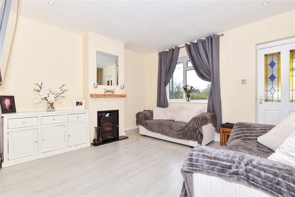 Property photo 3 of 16 Lounge