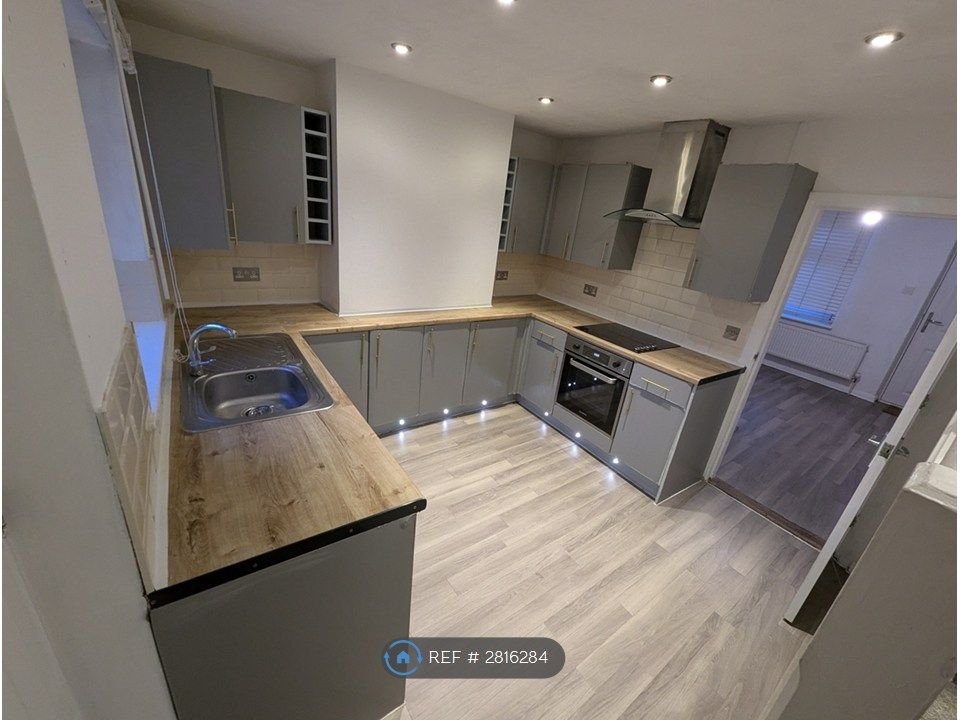 Property photo 2 of 12 Kitchen