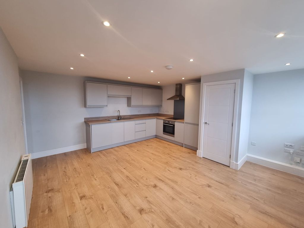 Property photo 3 of 10 L 1