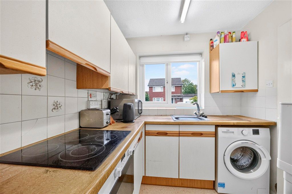 Property photo 1 of 7 Kitchen