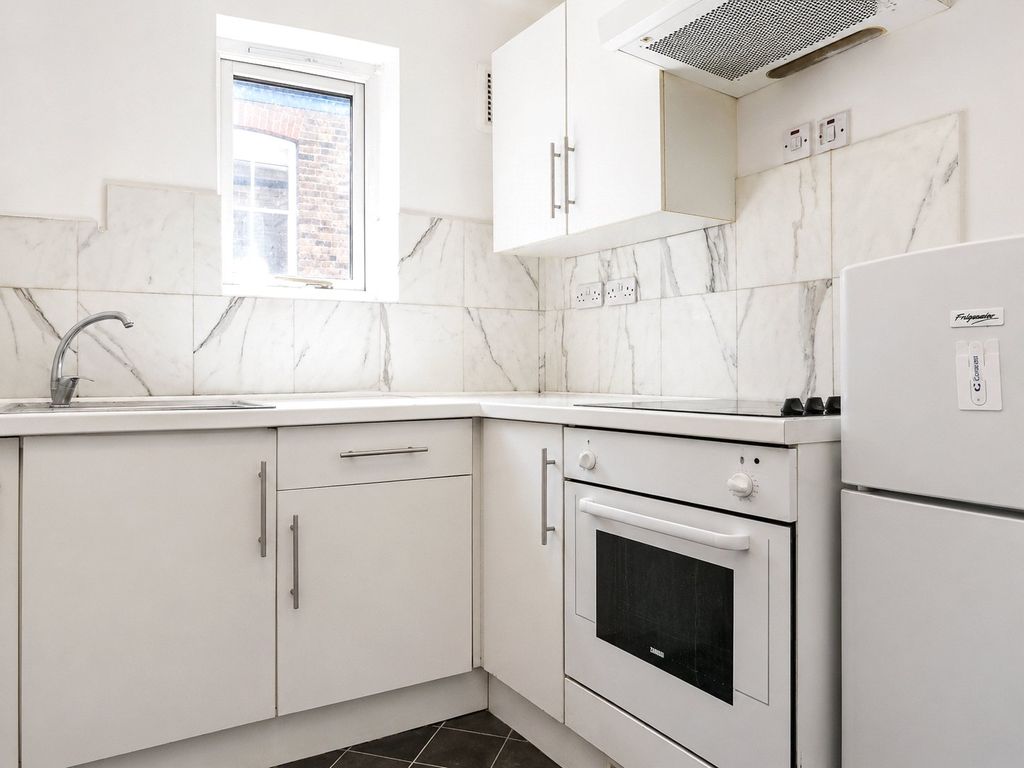 Property photo 3 of 7 Kitchen