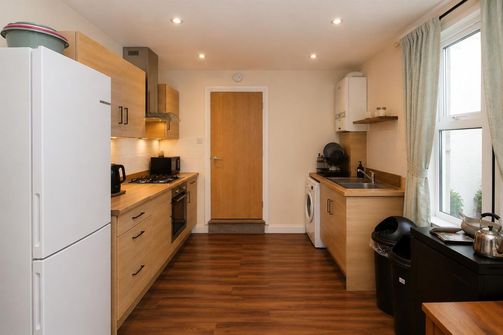 Property photo 3 of 11 F9Fd93d2-3d99-4044-975A-6ee9Ad54d31c.Png