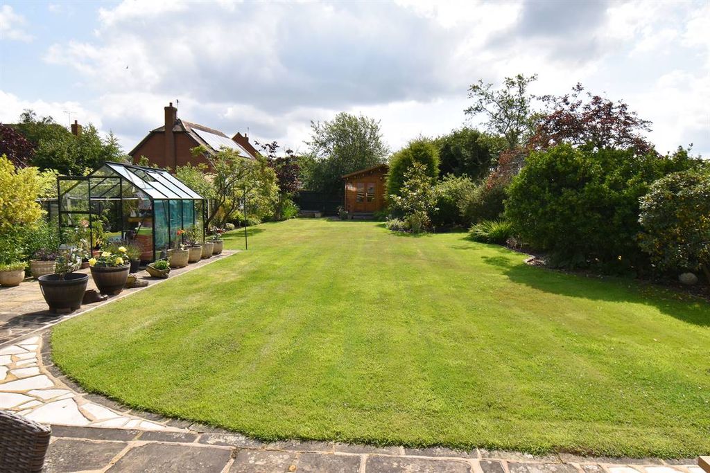 Property photo 2 of 32