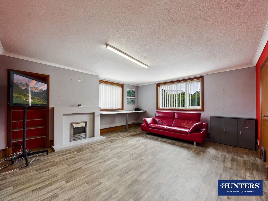 Property photo 3 of 17 Living Room