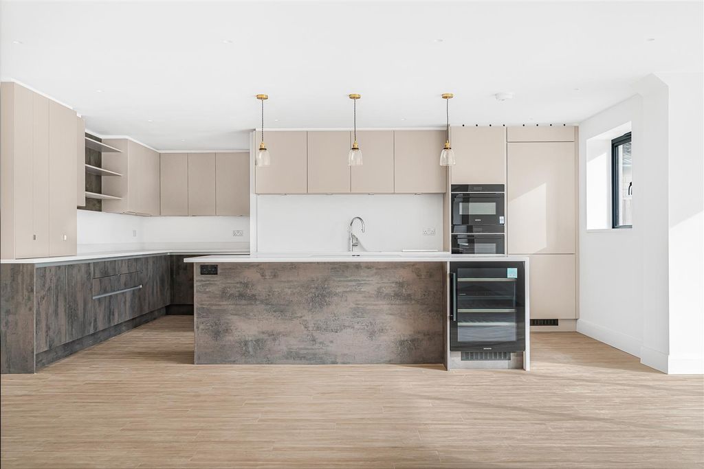 Property photo 2 of 38 11_74451.Jpg