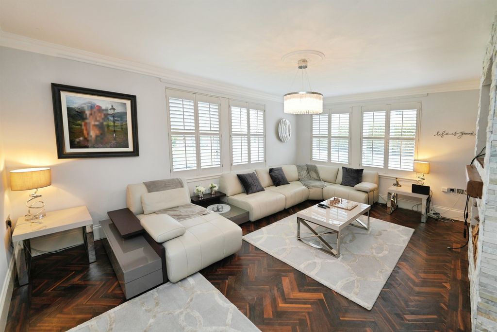 Property photo 3 of 28