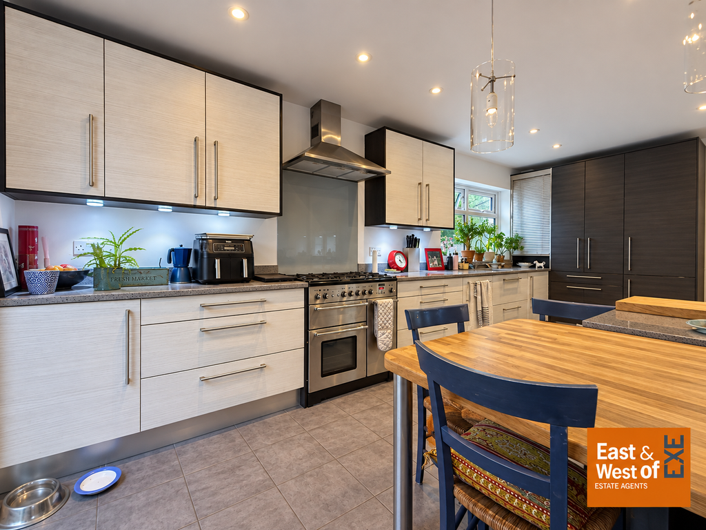Property photo 3 of 14 Dining