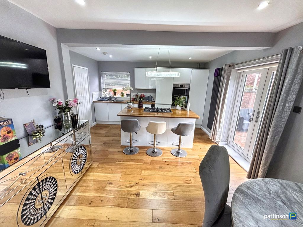 Property photo 2 of 21