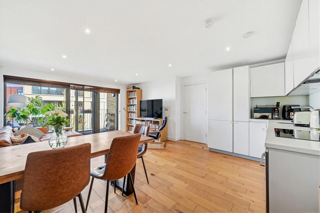 Property photo 3 of 16 Kitchen