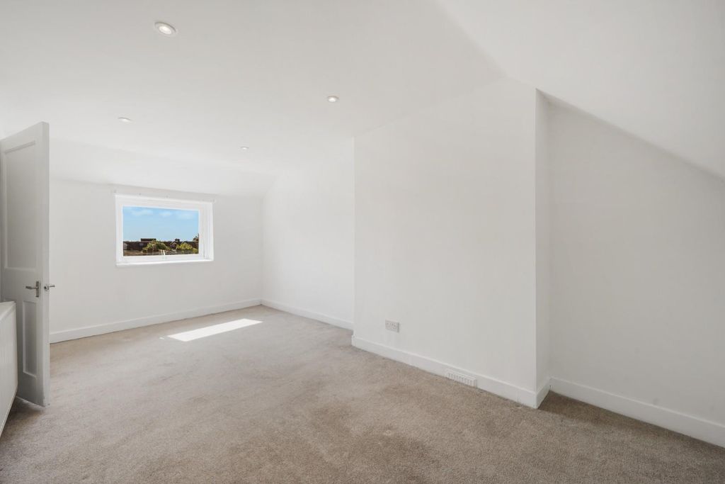 Property photo 2 of 15 1 (7).Jpg