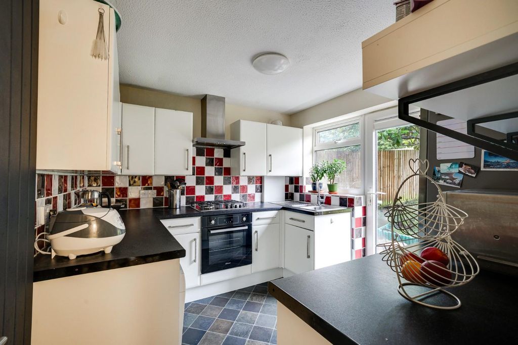 Property photo 2 of 21