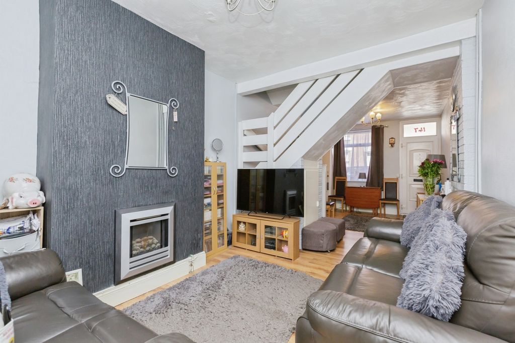 Property photo 1 of 17 Front Of Lounge