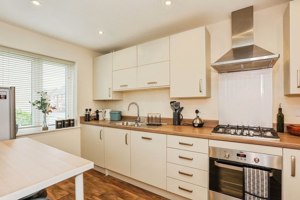 Property photo 2 of 17 Photo