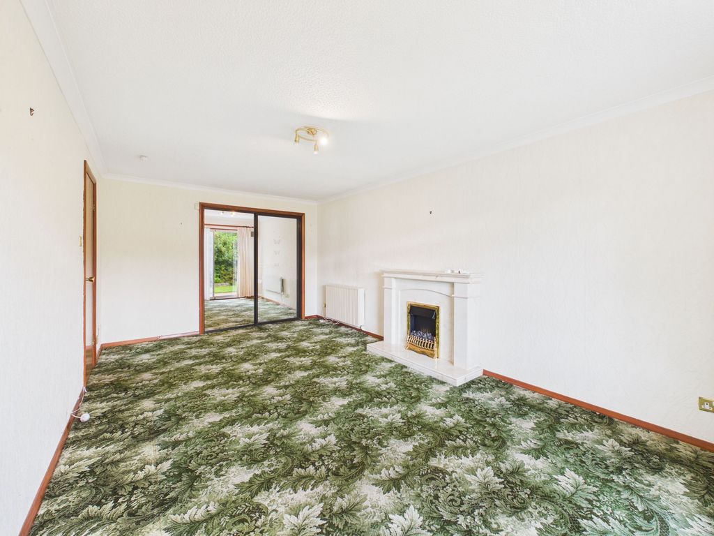Property photo 3 of 19 Living Room