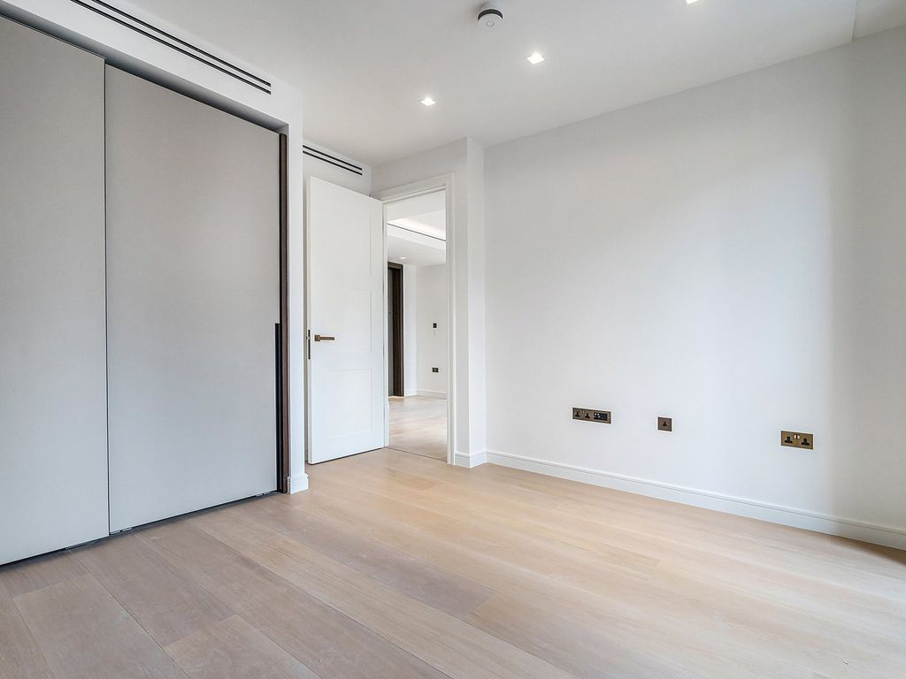 Property photo 3 of 17 Lincoln Square