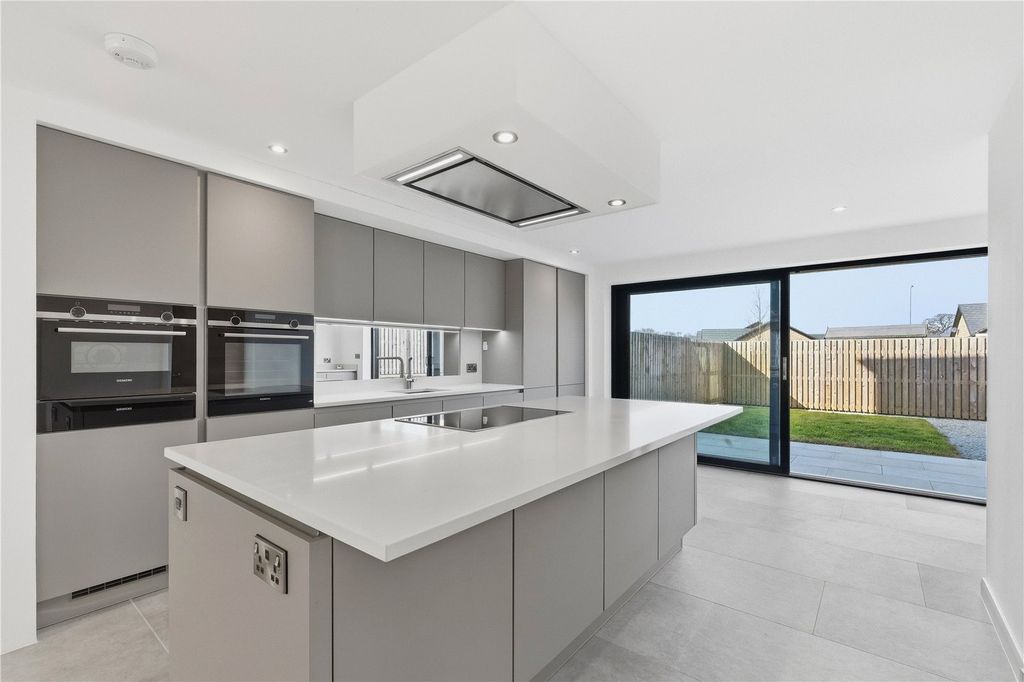 Property photo 3 of 38 Kitchen/Dining