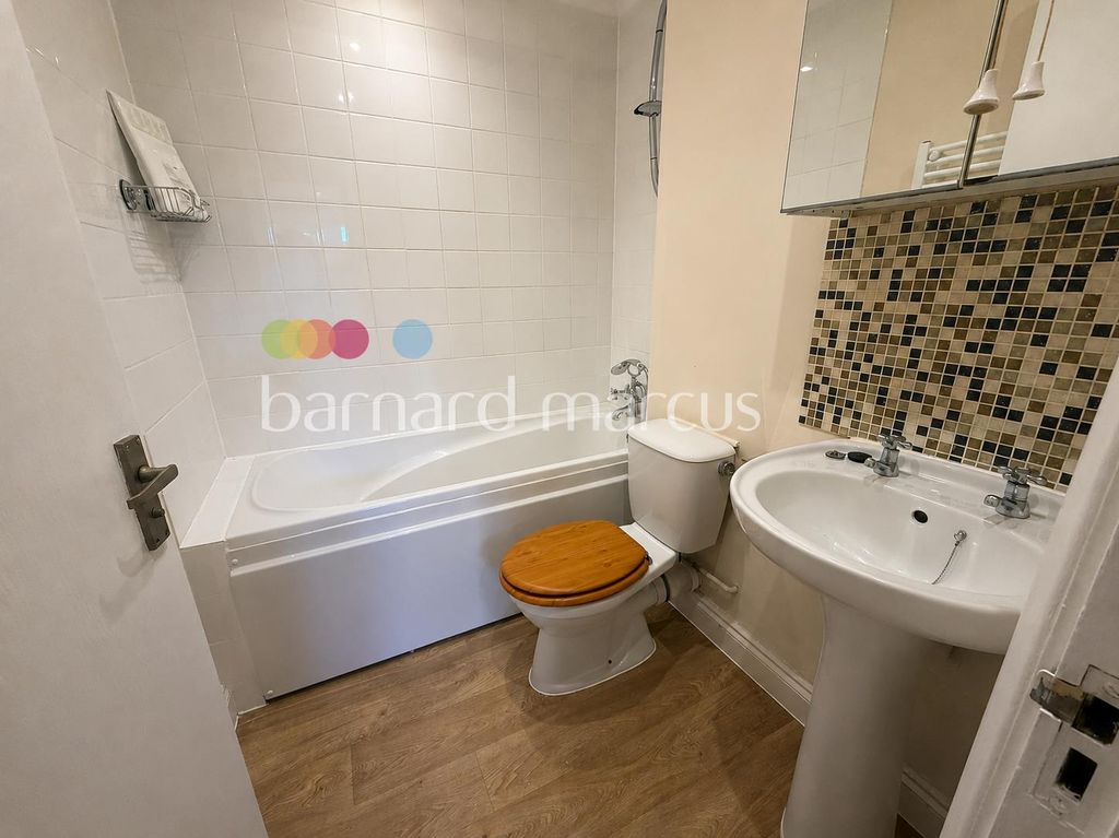 Property photo 3 of 6 Bathroom