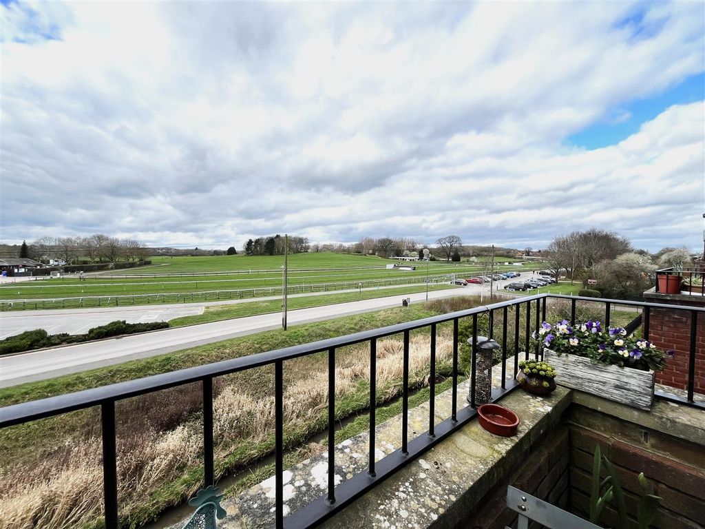 Property photo 1 of 16 Balcony4.Jpg