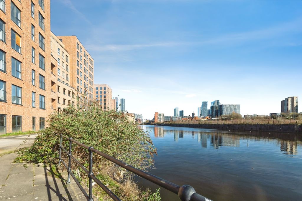 Property photo 1 of 11 Pbox-Img.Jpg