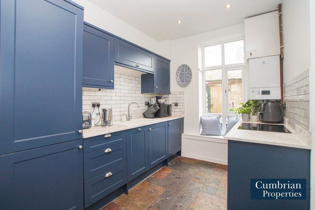 Property photo 2 of 18 Dining Kitchen