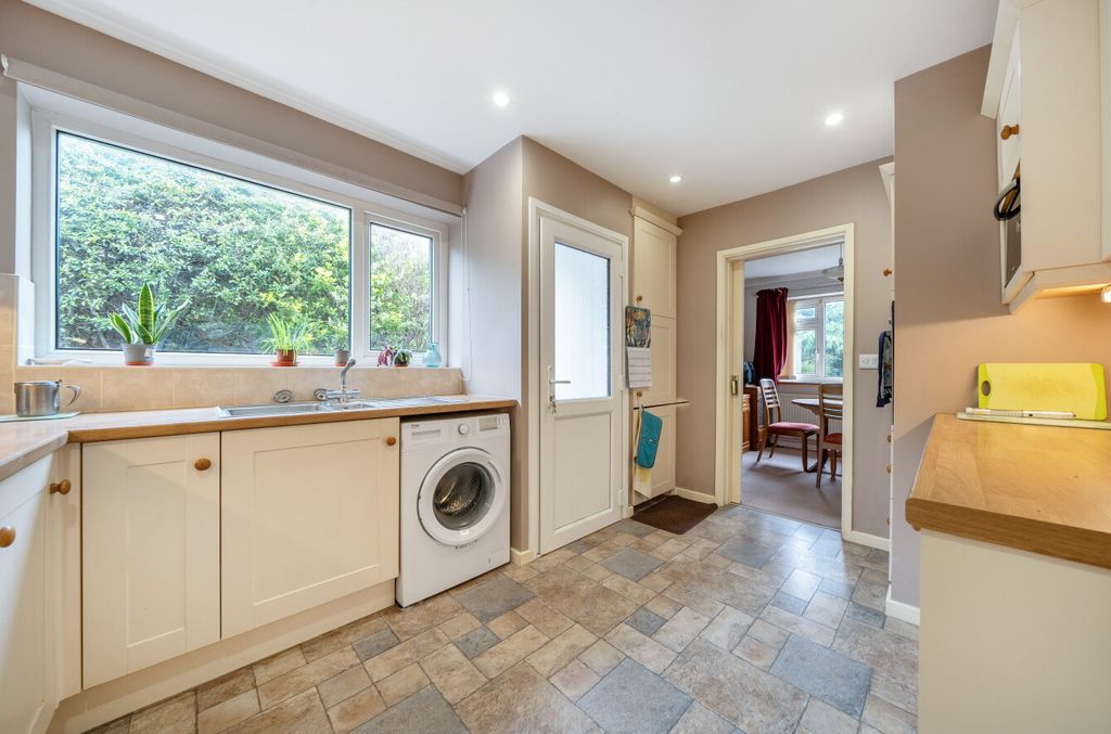 Property photo 3 of 24 1438115-18-69Cbca...