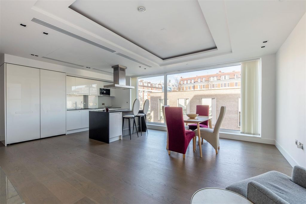 Property photo 3 of 14 32 Trinity House 4100 Rec Kit.Jpg