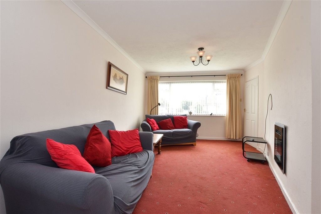 Property photo 3 of 15 Lounge