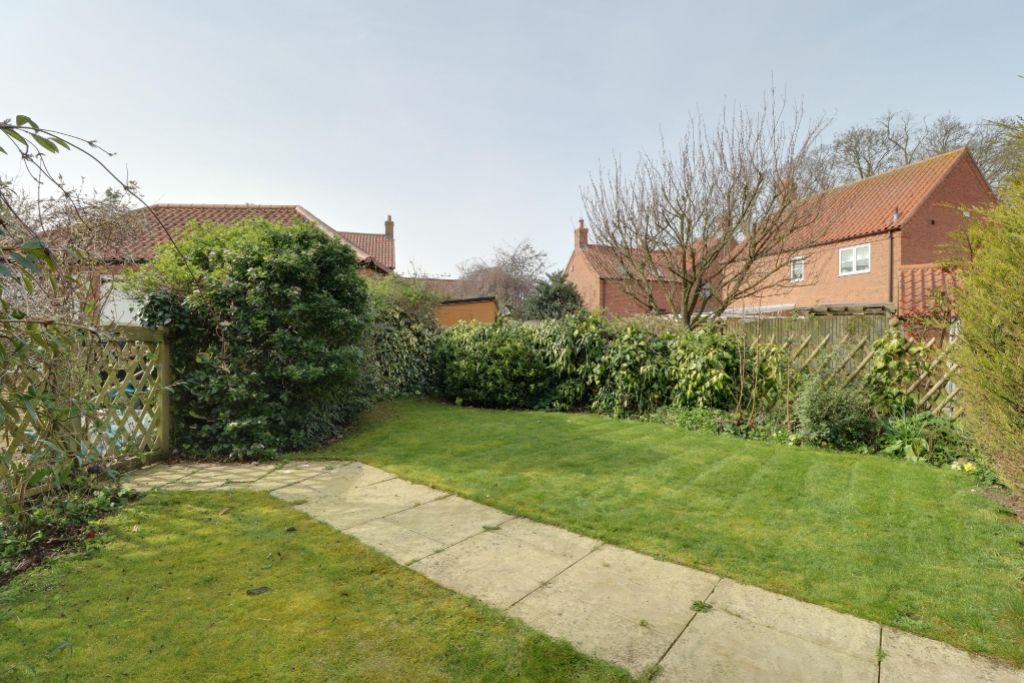 Property photo 2 of 18 Back Garden