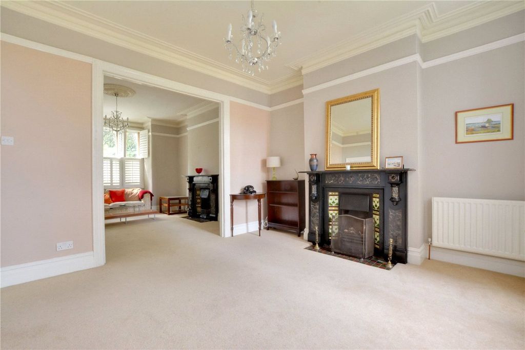 Property photo 2 of 18 Picture No. 12