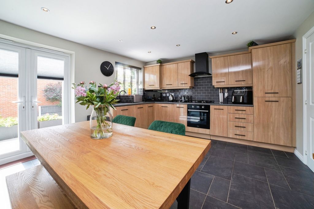 Property photo 3 of 26 Pbox-Img.Jpg