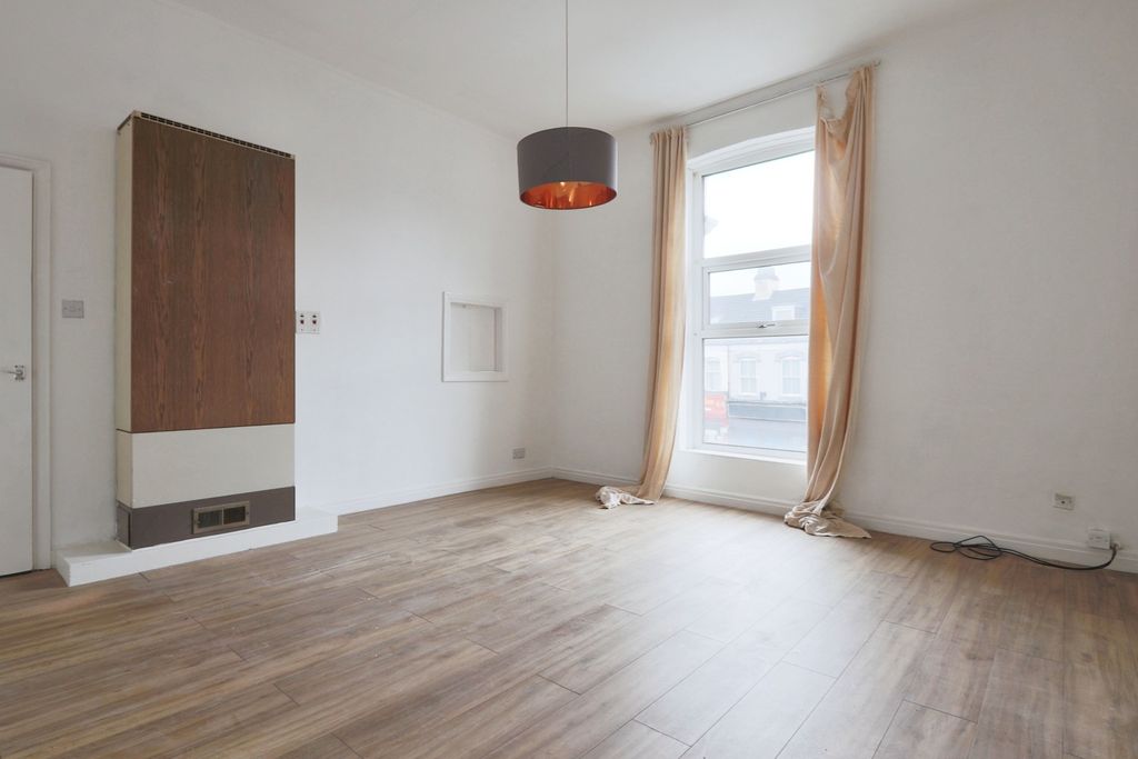 Property photo 3 of 5 3586966